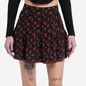 Social‎ Collision Skull Cherry Active Skort Hot Topic Horror Halloween